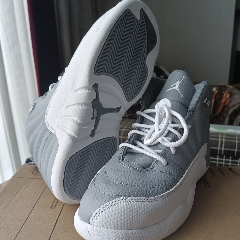 Jordan retro 12 stealth size 1.5y